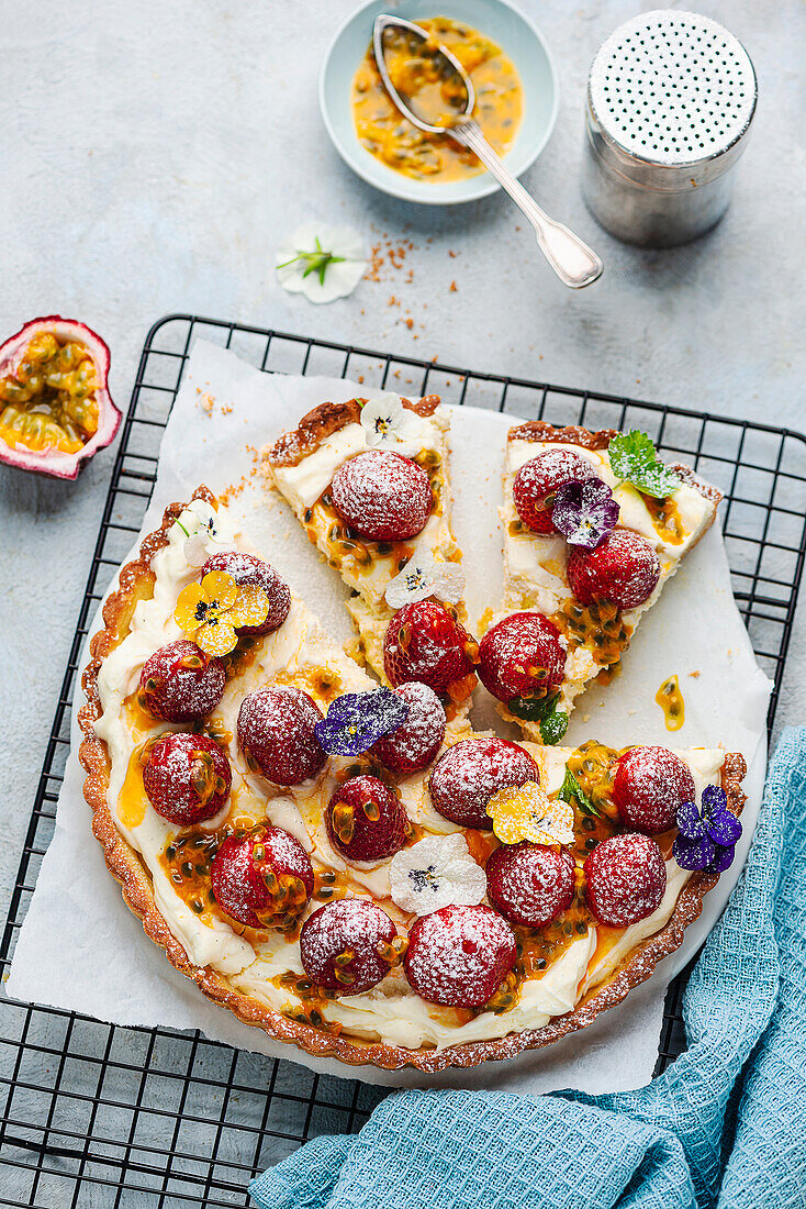 Strawberry tart with vanilla cream