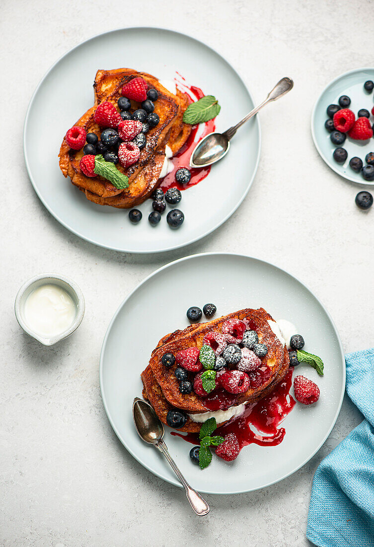 French Toast mit Sommerbeeren und Mascarponecreme