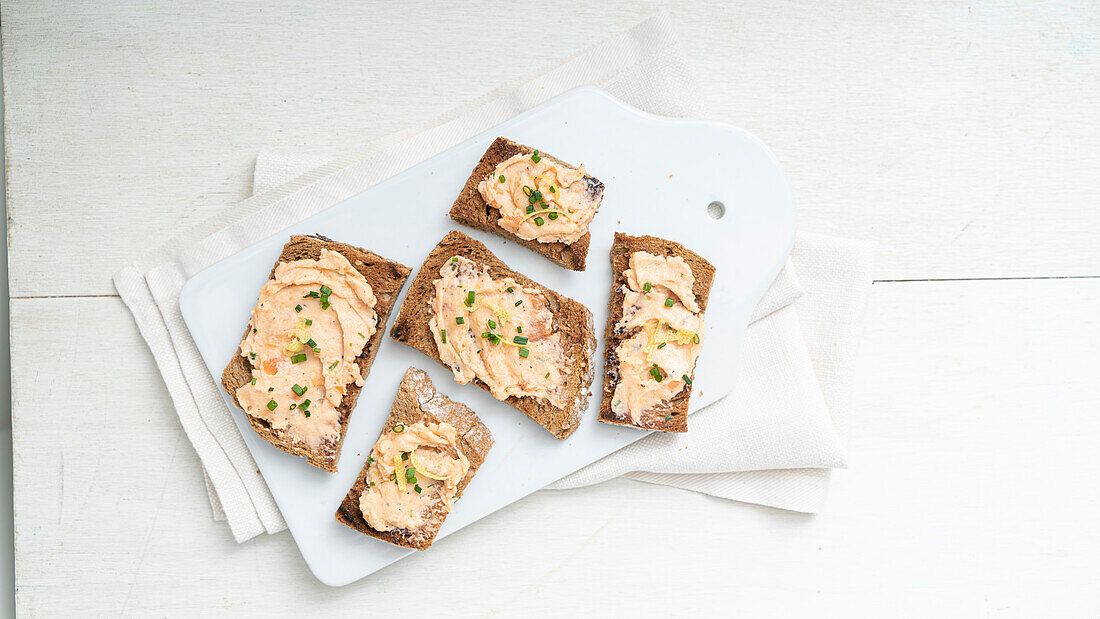 Wholemeal bread with smoked trout cream