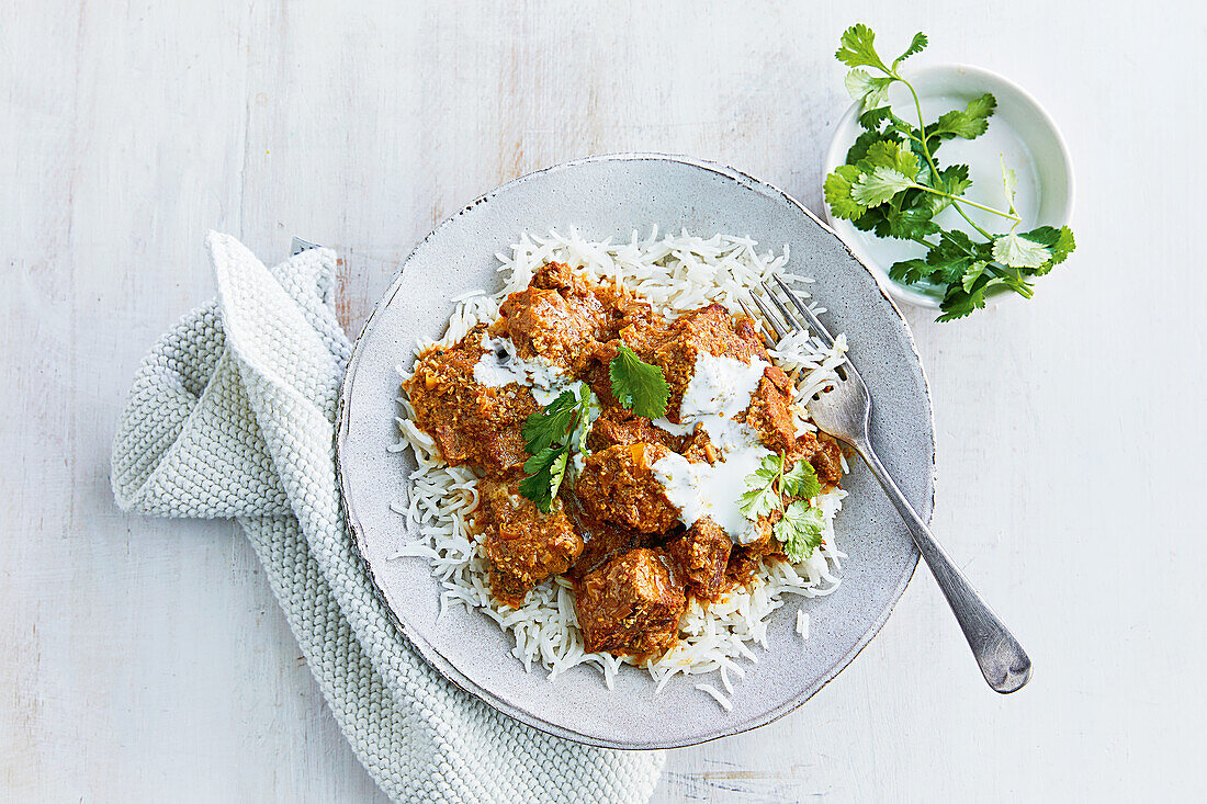 Beef rendang from the slow cooker with rice