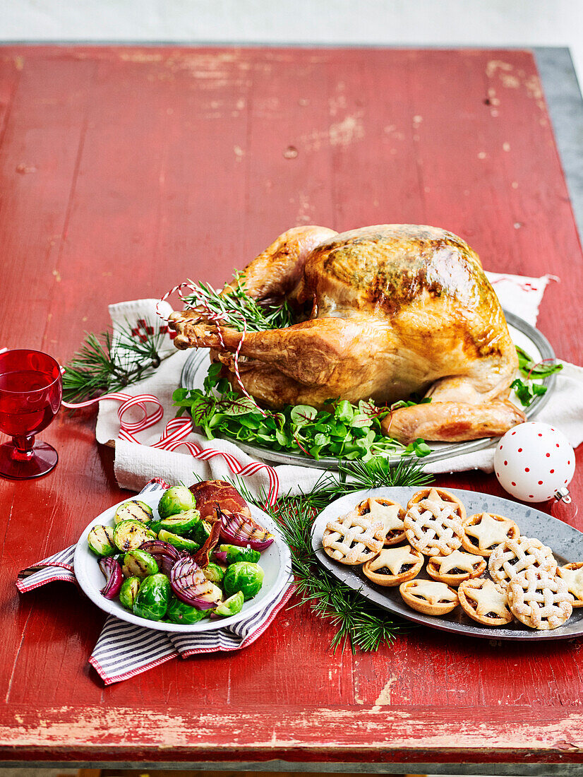 Gebratener Truthahn mit Kräuterbutter, Prosciutto und Birnenfüllung