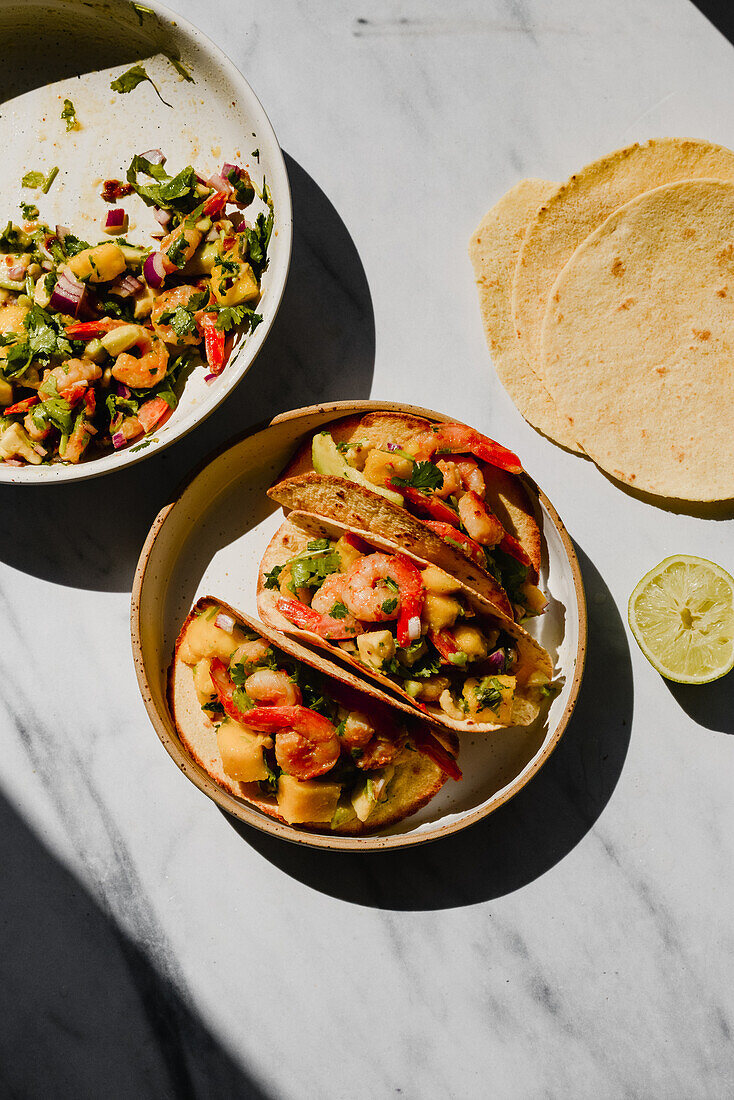 Tortillas with guacamole, mango and prawns