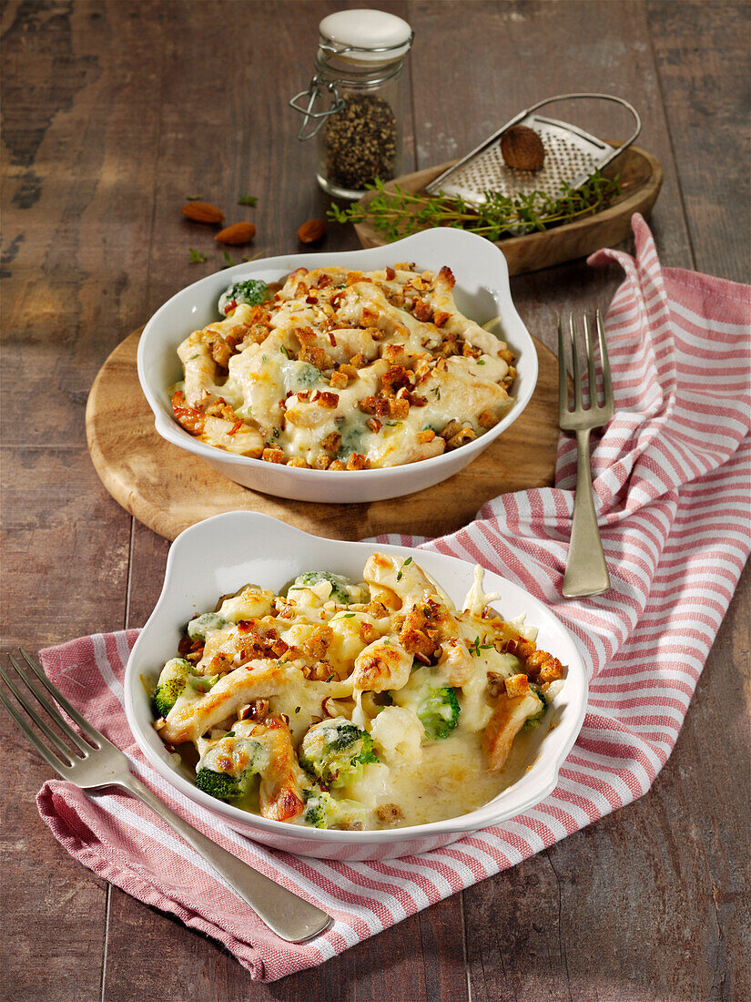 Cauliflower and broccoli with an almond crust from the oven