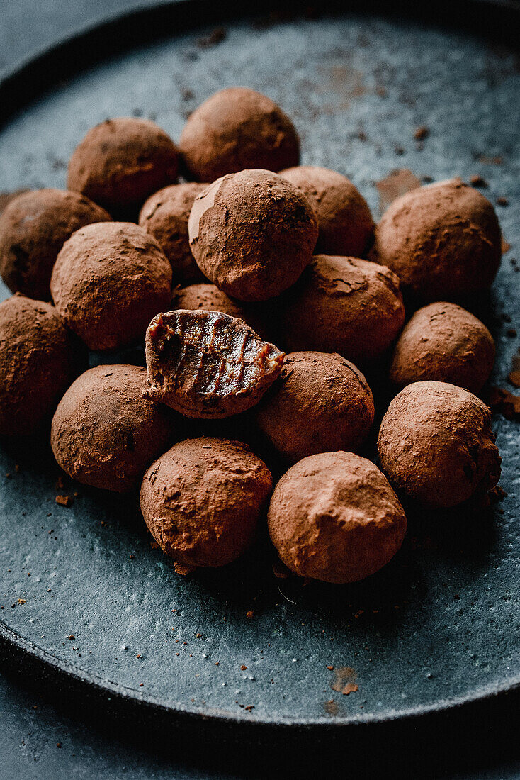 Cocoa date truffle with spices