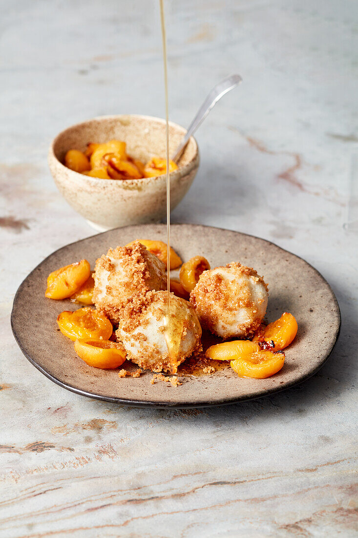 Vegan vanilla quark dumplings with grilled apricots