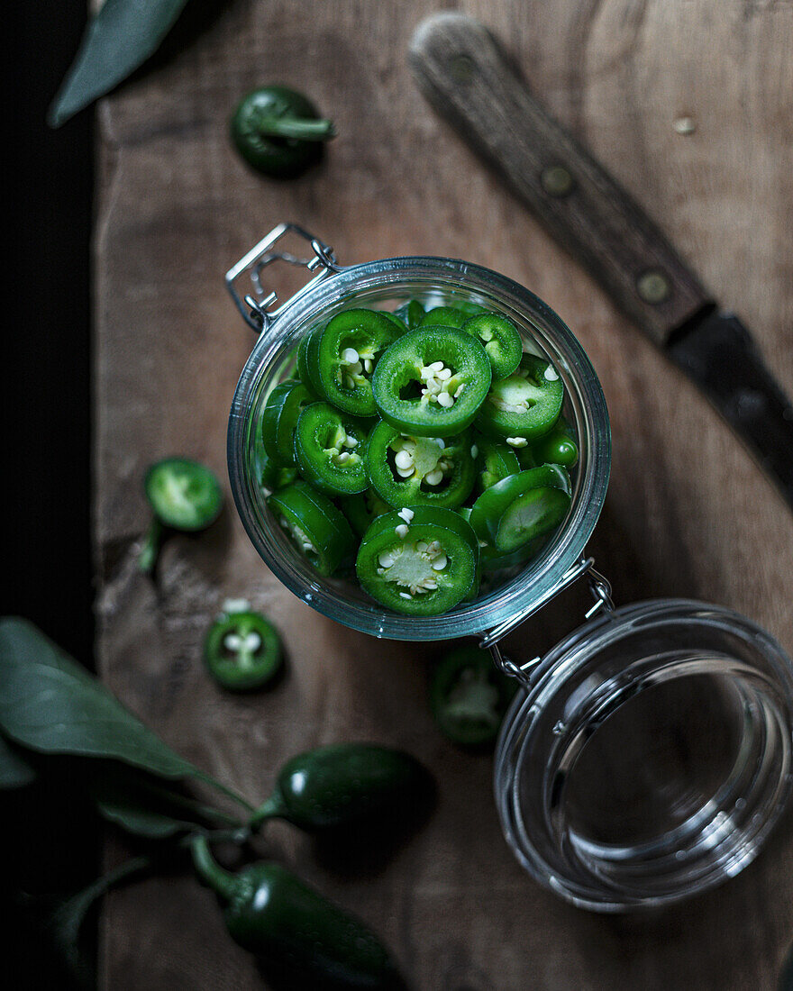 Gepickelte frische Jalapenos