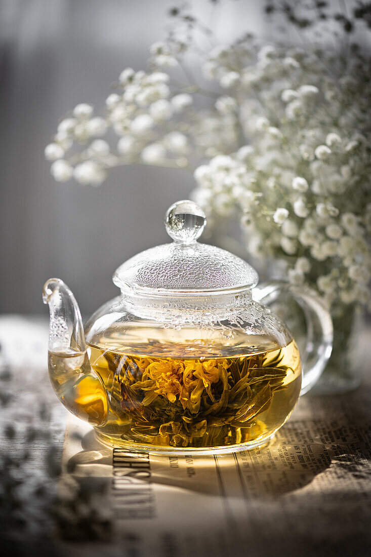 Grüner Tee mit Teeblume