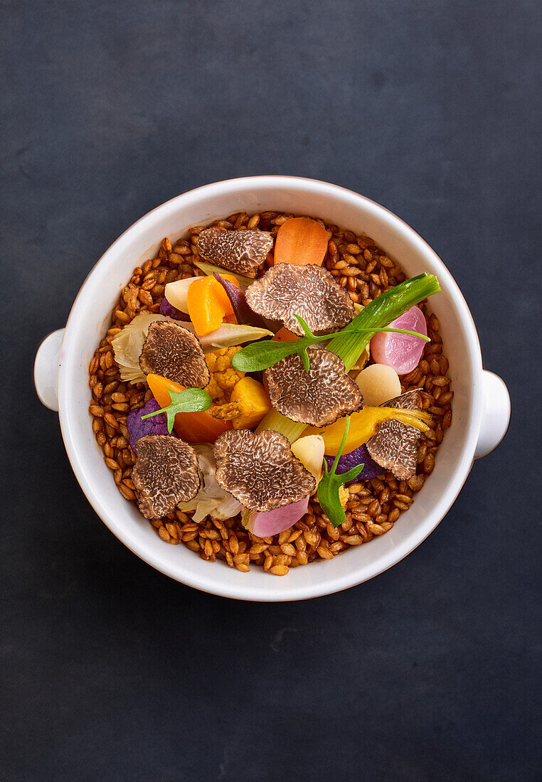Spelt and vegetable stew with truffle