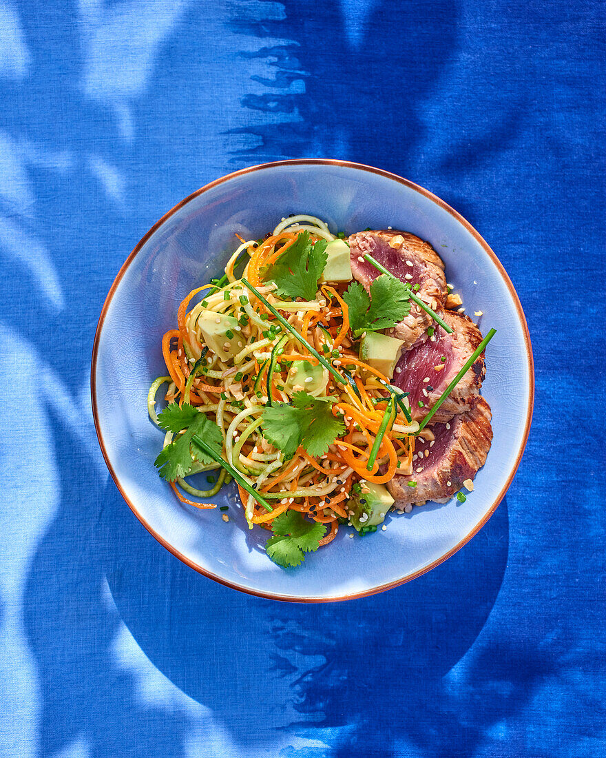 Tuna with vegetable noodles