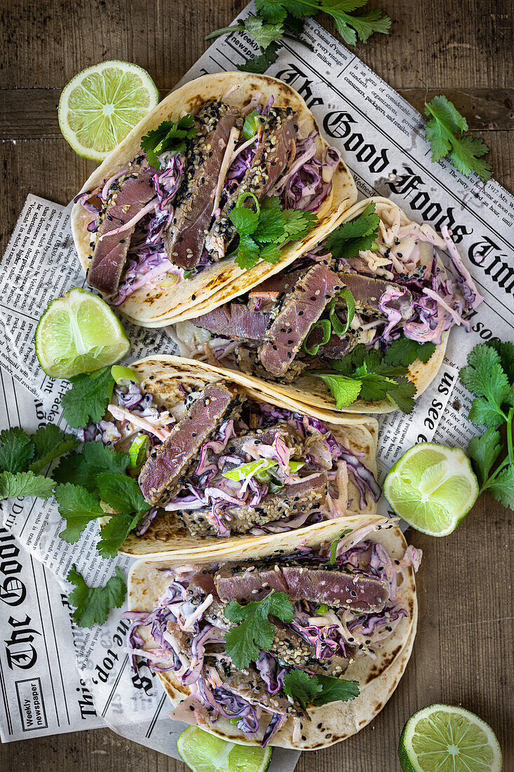 Tuna tacos with coleslaw and lime