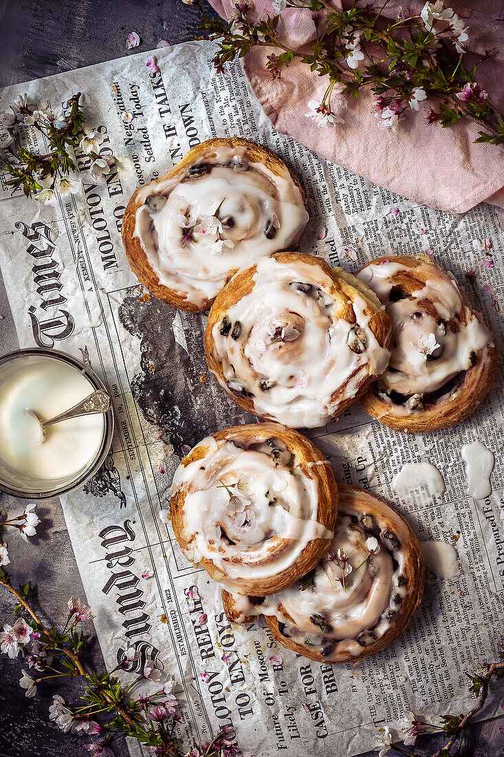 Cinnamon buns with icing