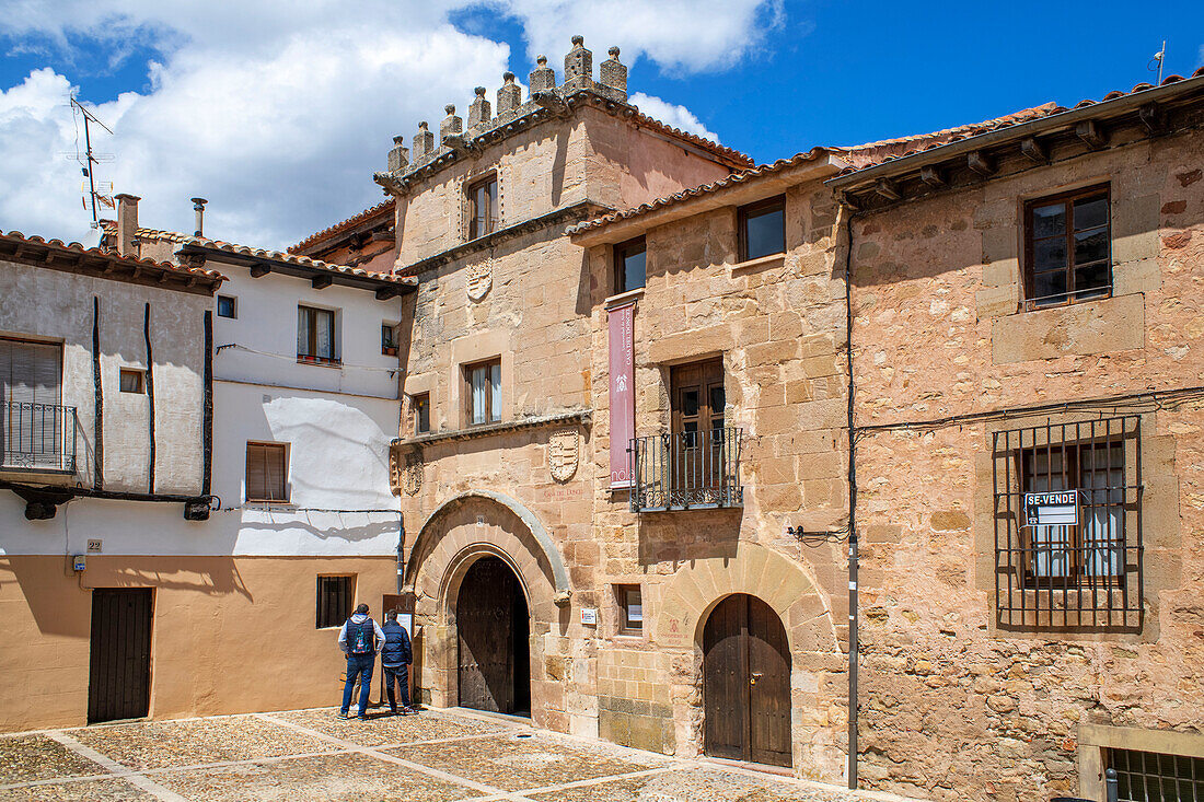 Monument der Casa del Doncel oder Palast der Markgrafen von Bédmar in Siguenza, Provinz Guadalajara, Spanien