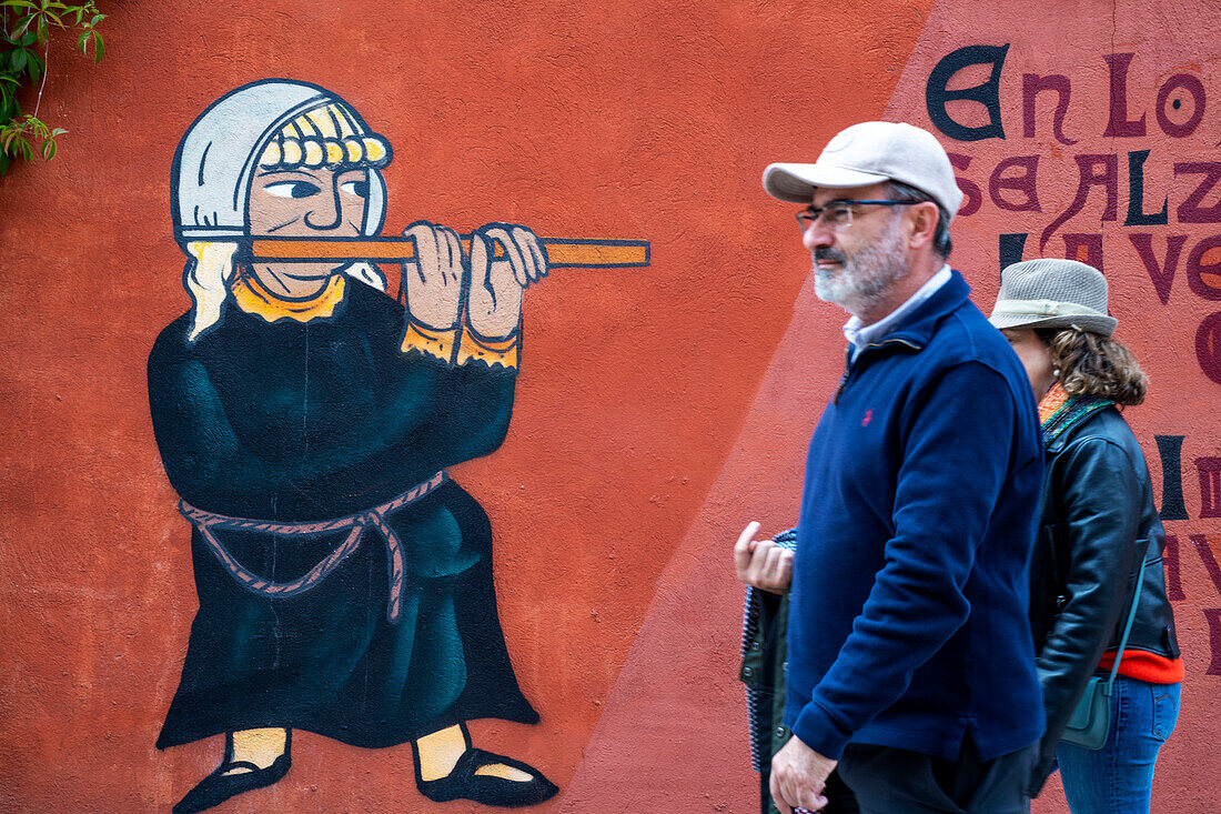 Lustige mittelalterliche Graffiti im Stadtzentrum von Sigüenza, Provinz Guadalajara, Spanien