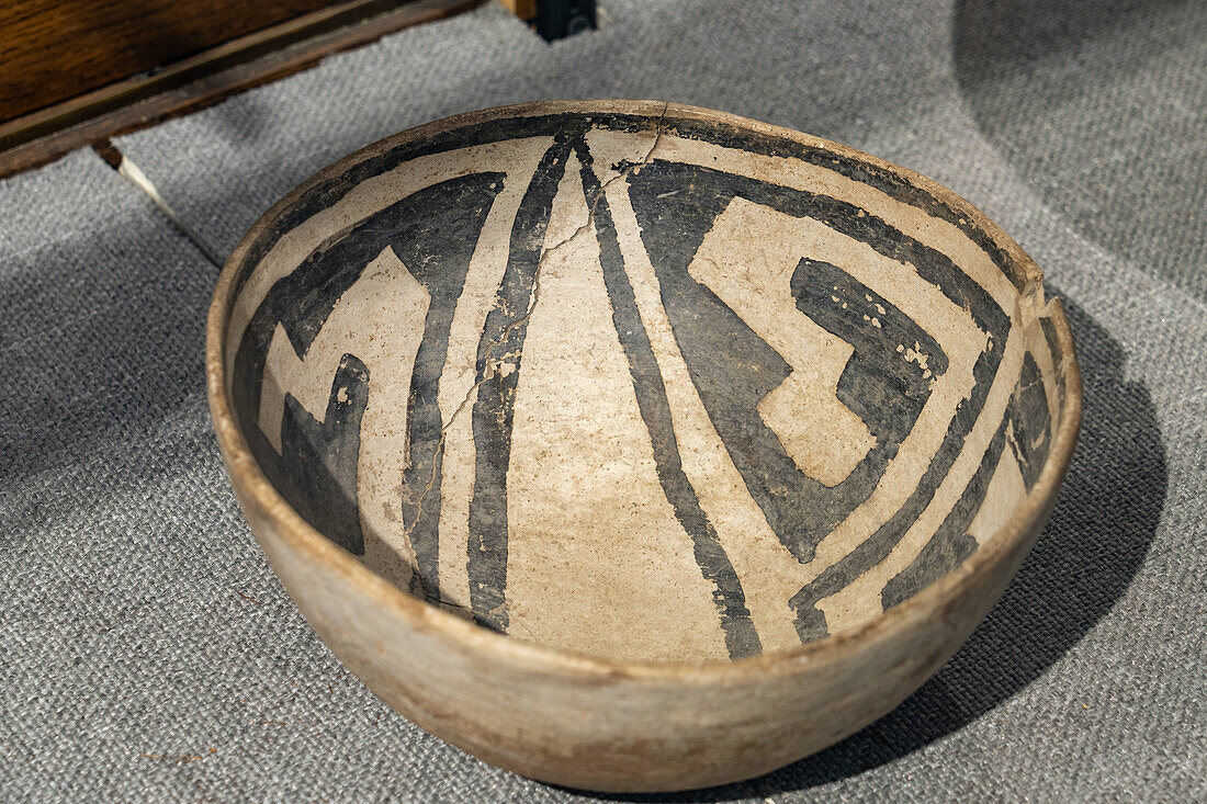 Prähispanische Töpferwaren der amerikanischen Ureinwohner im USU Eastern Prehistoric Museum in Price, Utah