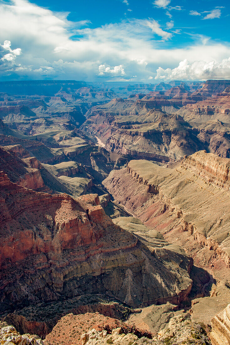 Der Colorado River in der inneren Schlucht des Grand Canyon im Grand Canyon National Park, Arizona