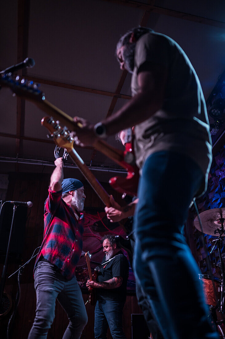 Wiedervereinigung der spanischen Rockband Mama Kin zur Feier des 20-jährigen Bestehens der Rock & Blues-Konzerthalle, Zaragoza, Spanien