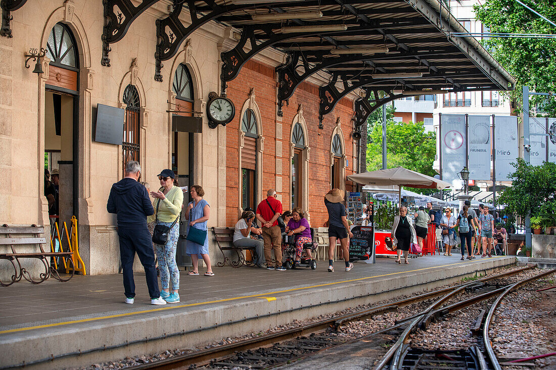 Bahnhof Placa d'Espanya. Tren de Soller, historischer Zug, der Palma de Mallorca mit Soller verbindet, Mallorca, Balearen, Spanien, Mittelmeer, Europa