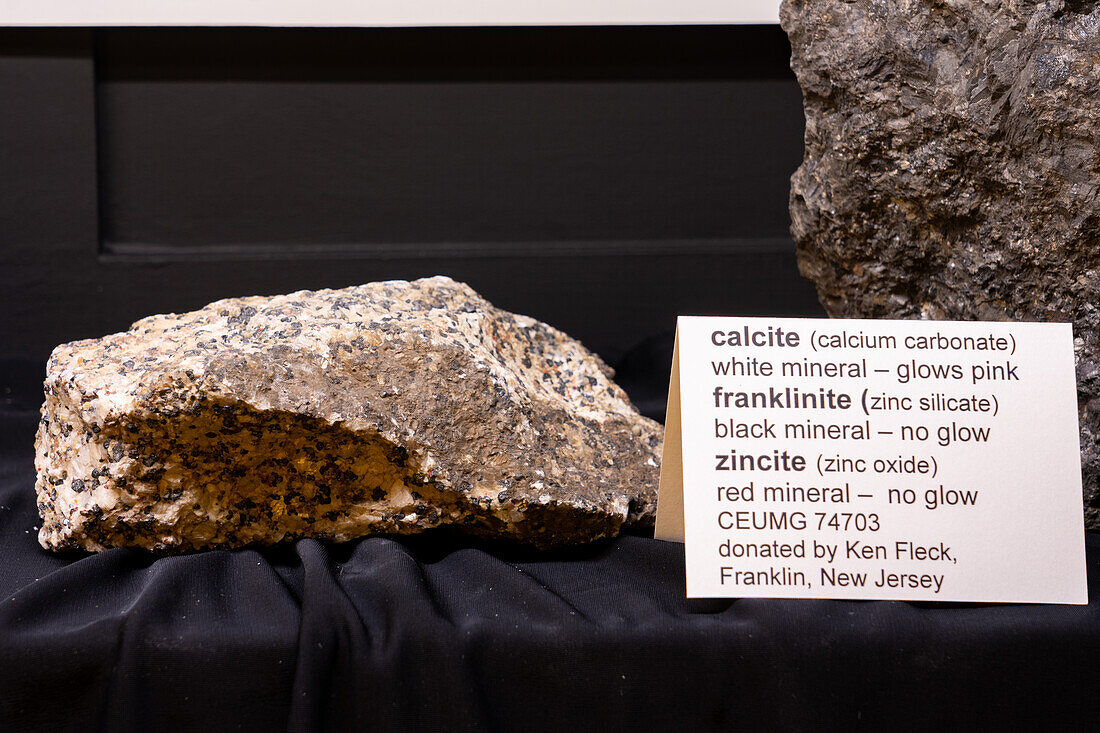 Franklinite, zincite & calcite minerals under normal light. USU Eastern Prehistoric Museum, Price, Utah.
