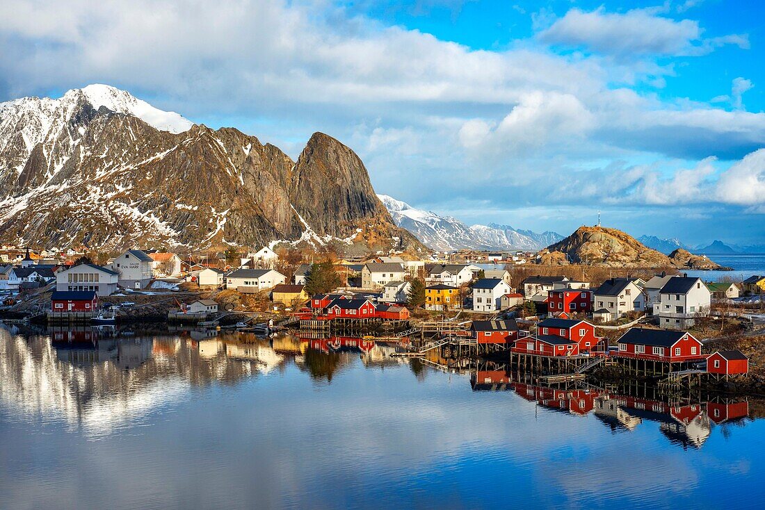 View across the natural fishing harbour to towering mountains above Reine, Moskenes, Moskenesøya Island, Lofoten Islands, Norway