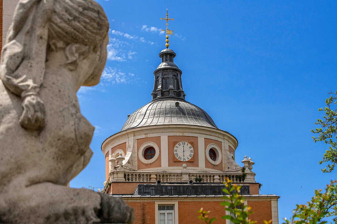 Scupture in the Royal Palace of Aranjuez. Aranjuez, Community of Madrid, Spain.