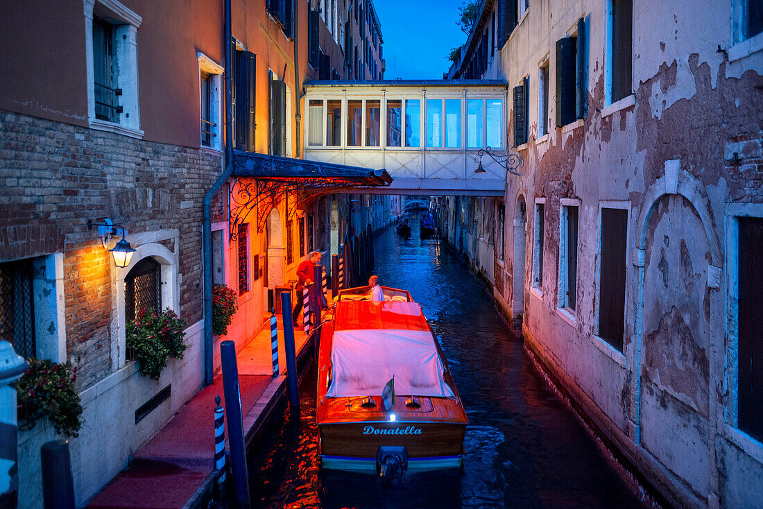 Die Seufzerbrücke Ponte dei Sospiri über den Rio di Palazzo della Paglia, Venedig, Italien. Ponte della Paglia, historische Brücke