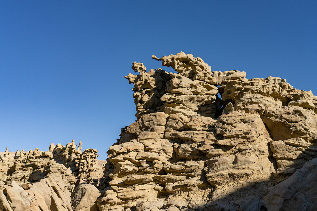 Fantastisch erodierte Sandsteinformationen in der Fantasy Canyon Recreation Site, in der Nähe von Vernal, Utah