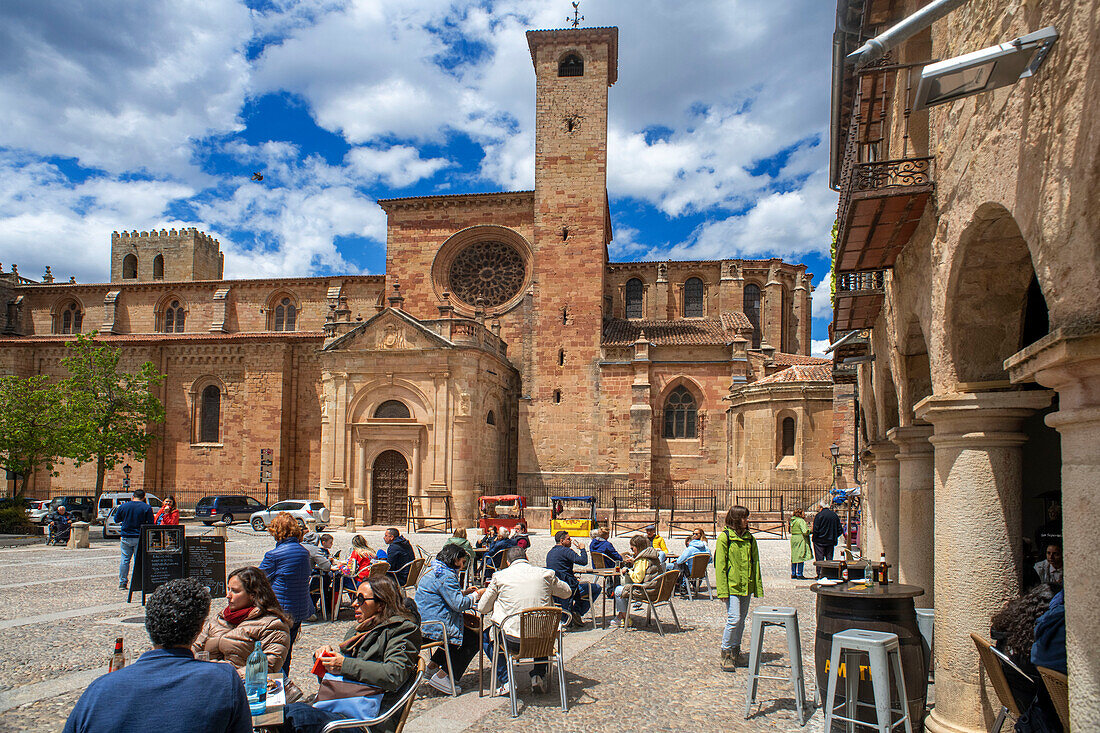 Cathedral and main square, Plaza Mayor, Sigüenza, Guadalajara province, Spain