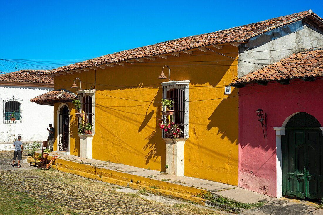 Farbenfrohe Architektur in Suchitoto. Suchitoto, Cuscatlan, El Salvador Mittelamerika