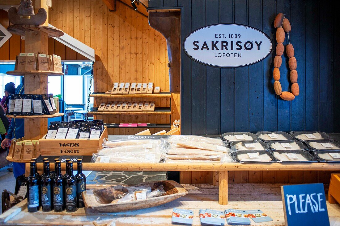 Sjømat Fischgeschäft in Sakrisøy bei Reine, Moskenesøya, Lofoten, Nordland, Norwegen, Skandinavien