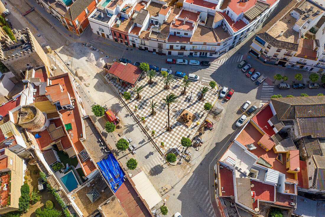 Luftaufnahme der Altstadt von Marchena in der Provinz Sevilla in Andalusien im Süden Spaniens. Der Platz Padre Alvarado