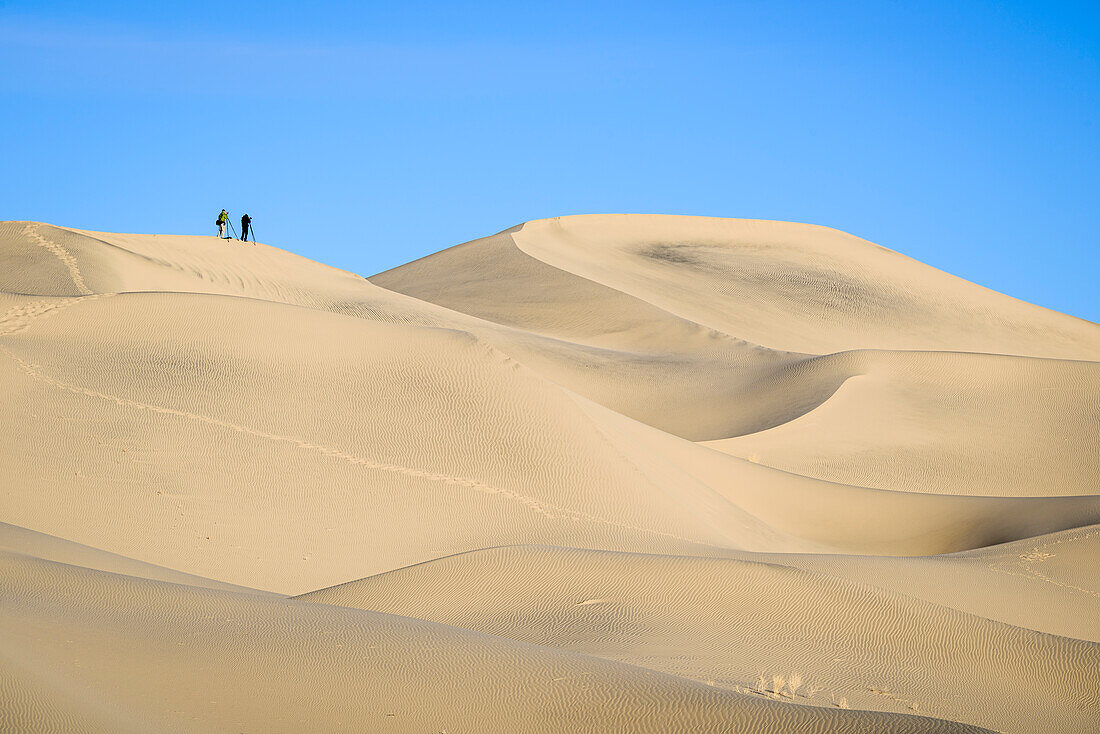 Photographers at Eureka Dunes in Death Valley National Park, California.