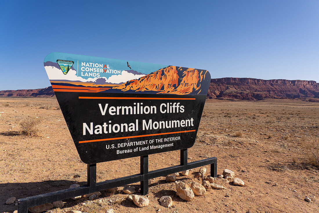 Ein Schild an der Grenze des Vermilion Cliffs National Monument im Norden von Arizona