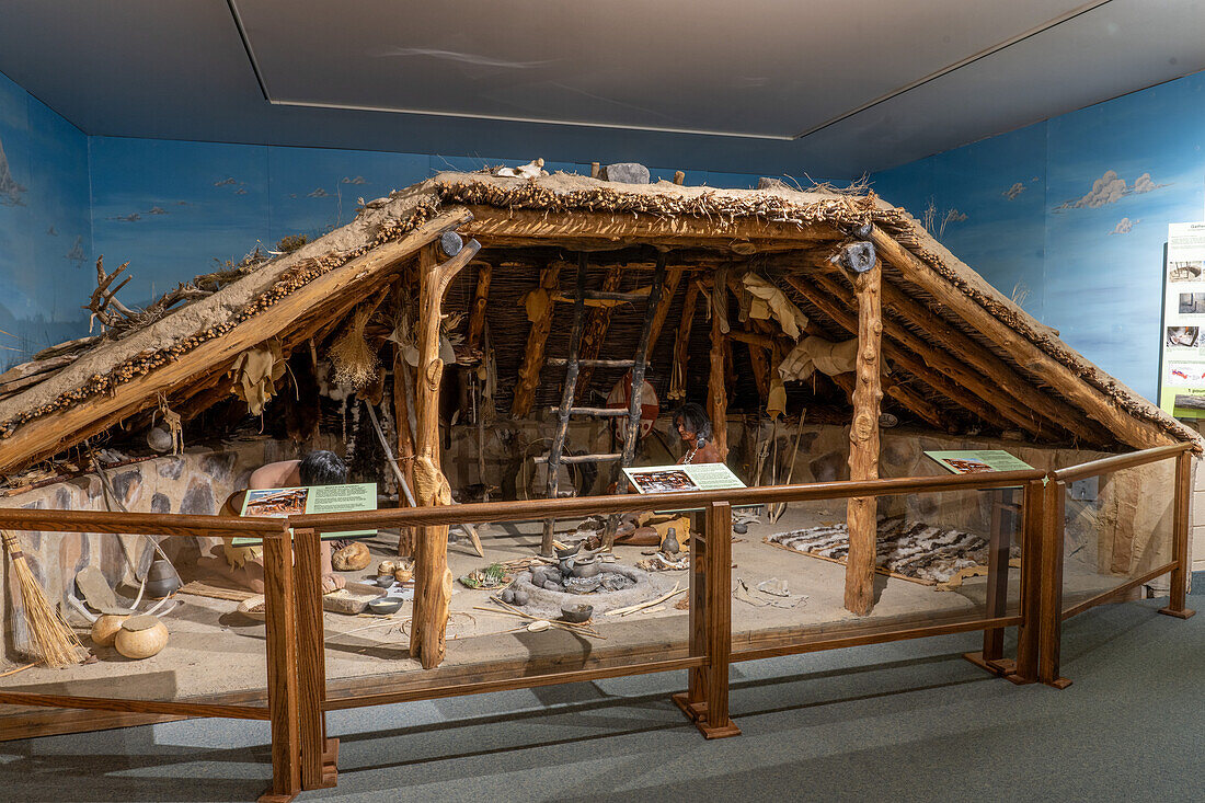 Ein Diorama eines Grubenhauses der Fremont-Kultur im USU Eastern Prehistoric Museum in Price, Utah