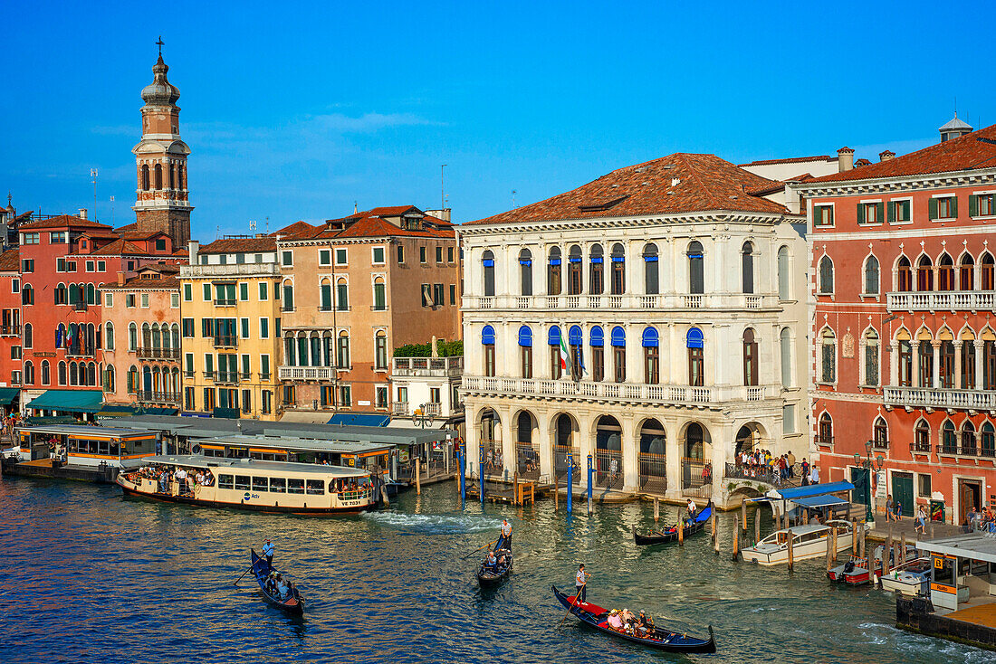 Vaporettos Gondolas, with tourists, on the Grand Canal, next to the Fondamenta del Vin, Venice, UNESCO, Veneto, Italy, Europe