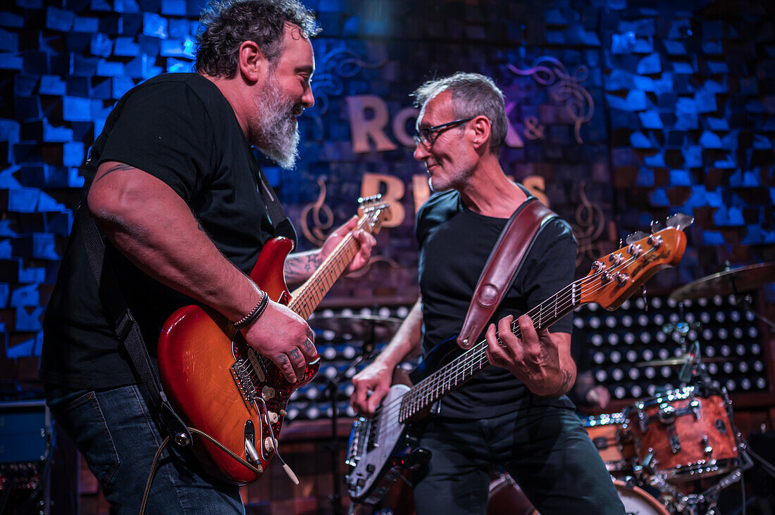 Wiedervereinigung der spanischen Rockband Mama Kin zur Feier des 20-jährigen Bestehens der Rock & Blues-Konzerthalle, Zaragoza, Spanien