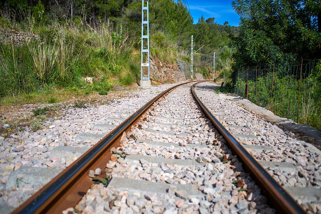 Gleise des historischen Zuges Tren de Soller, der Palma de Mallorca mit Soller verbindet, Mallorca, Balearische Inseln, Spanien, Mittelmeer, Europa