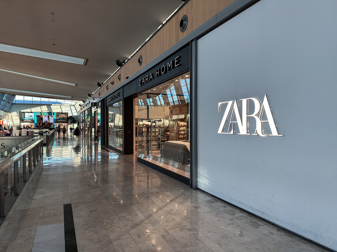 Puerto Venecia, well-recognized shopping center based out of the city of Zaragoza, Spain.
