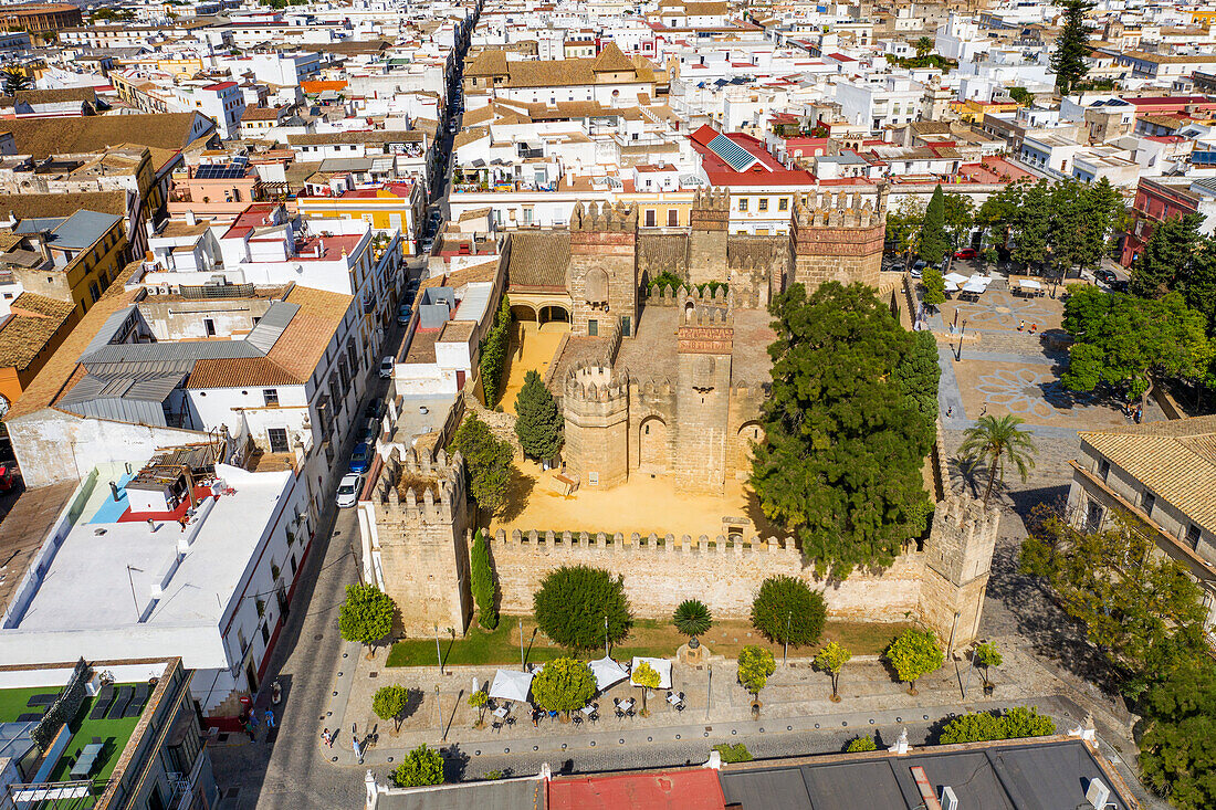 Luftaufnahme von San Marcos Burg von San Marcos ist ein mittelalterliches islamisch-gotisches Bauwerk in El Puerto de Santa María, Provinz Cádiz, Spanien