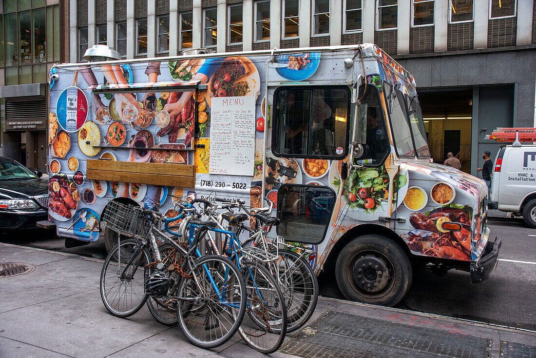 Der NYC Restaurant Food Truck Week Truck in Midtown in Manhattan New York