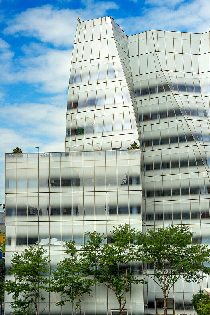 High Line New York City IAC Building Frank Gehry Architecture Chelsea Manhattan New York High Line Park