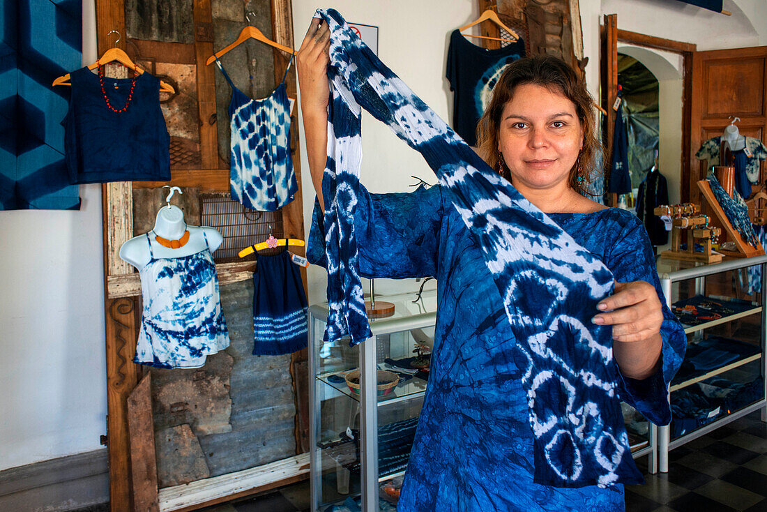 Arte añil Laden in der Kolonialstadt Suchitoto Dorf. Suchitoto, Cuscatlan, El Salvador Mittelamerika