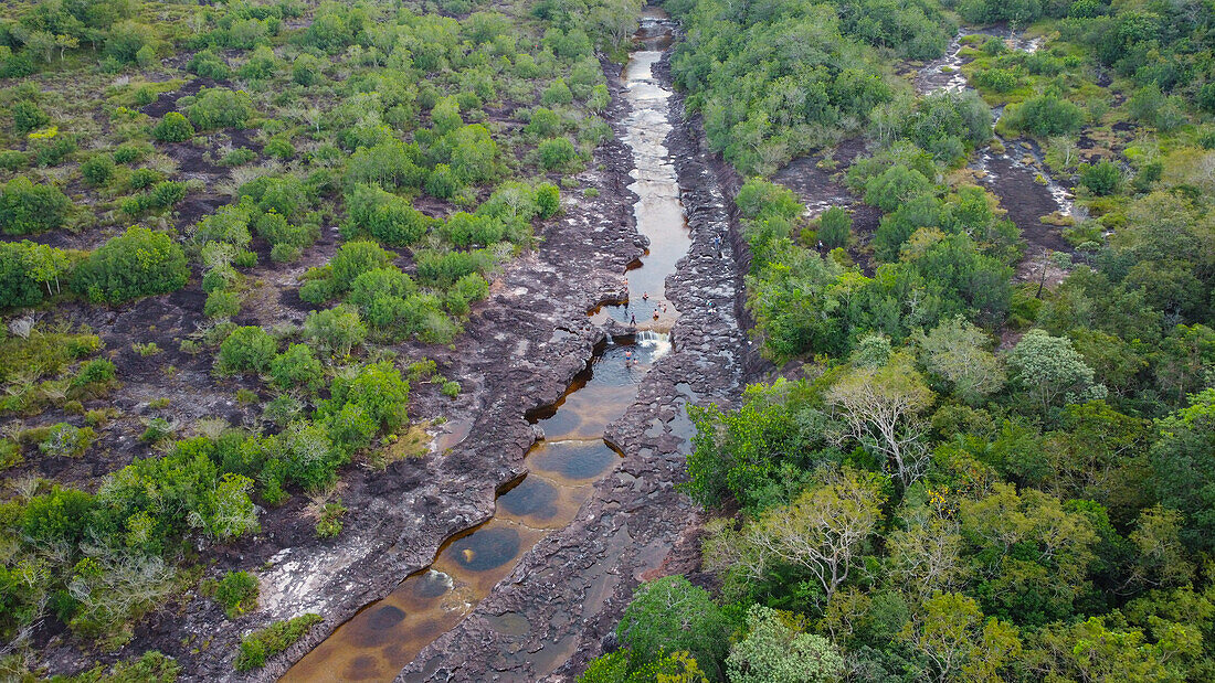 Ein Panoramablick auf die natürlichen Quellen in San Jose del Guaviare, Kolumbien