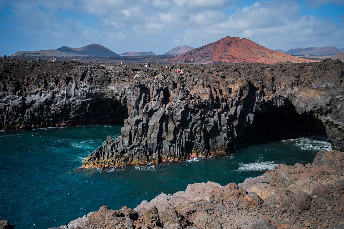 Die Lavafelsen von Los Hervideros auf Lanzarote, Kanarische Inseln, Spanien