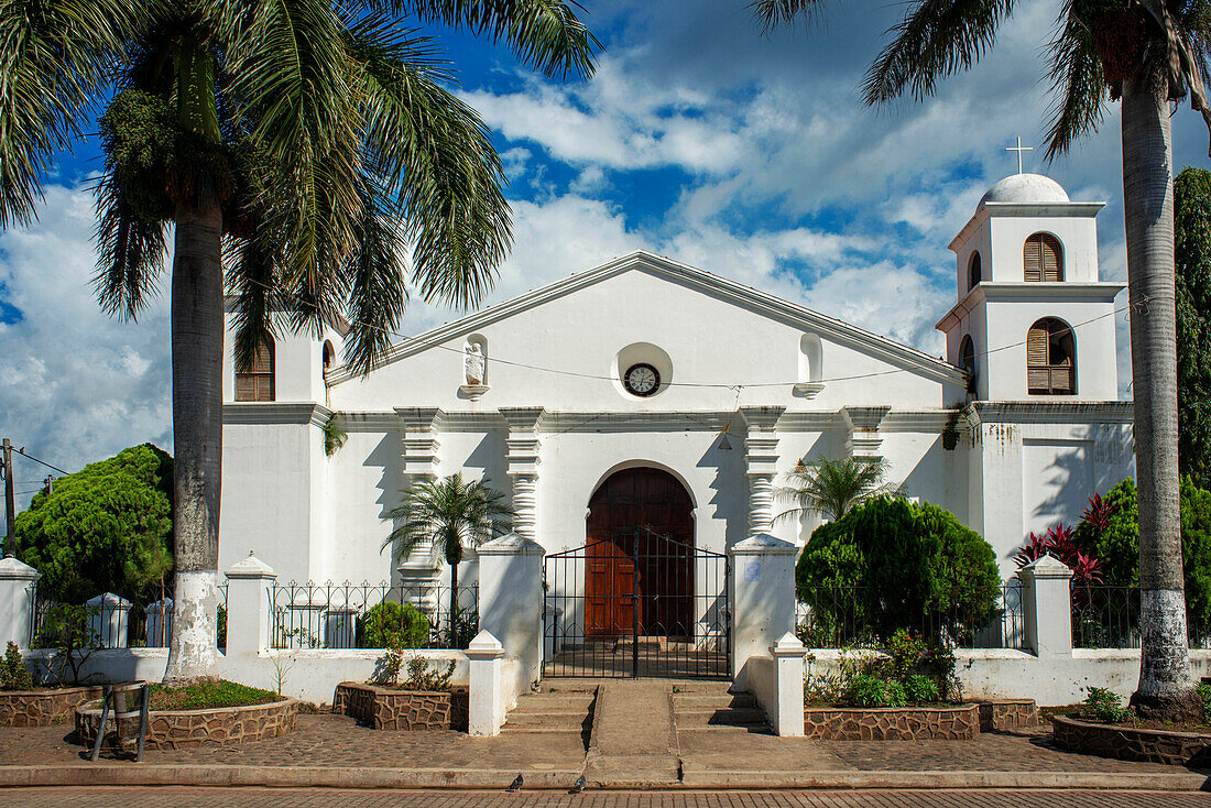 Kirche San Juan Bautista in Nahuizalco Sonsonate, El Salvador, Mittelamerika. Ruta De Las Flores, Departement Sonsonate