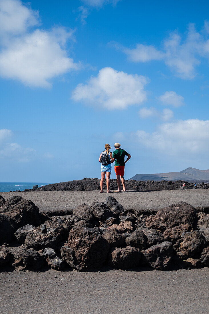 Die Lavaklippen von Los Hervideros auf Lanzarote, Kanarische Inseln, Spanien