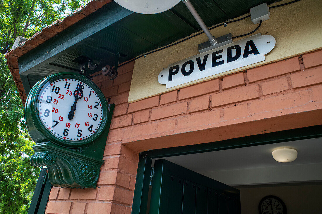 Bahnhof Poveda, Zug El Tren de Arganda oder Tren de la Poveda in Arganda del Rey, Madrid, Spanien