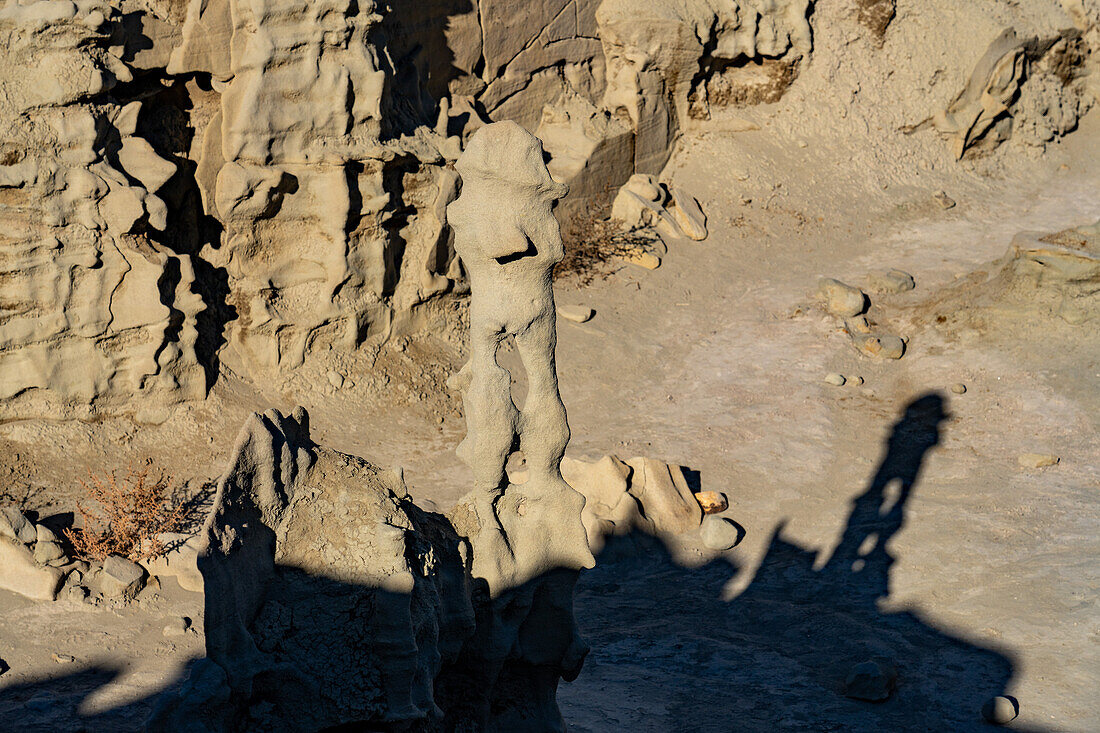Das Dinosaurier-Rückgrat, eine der fantastisch erodierten Sandsteinformationen in der Fantasy Canyon Recreation Site in der Nähe von Vernal, Utah