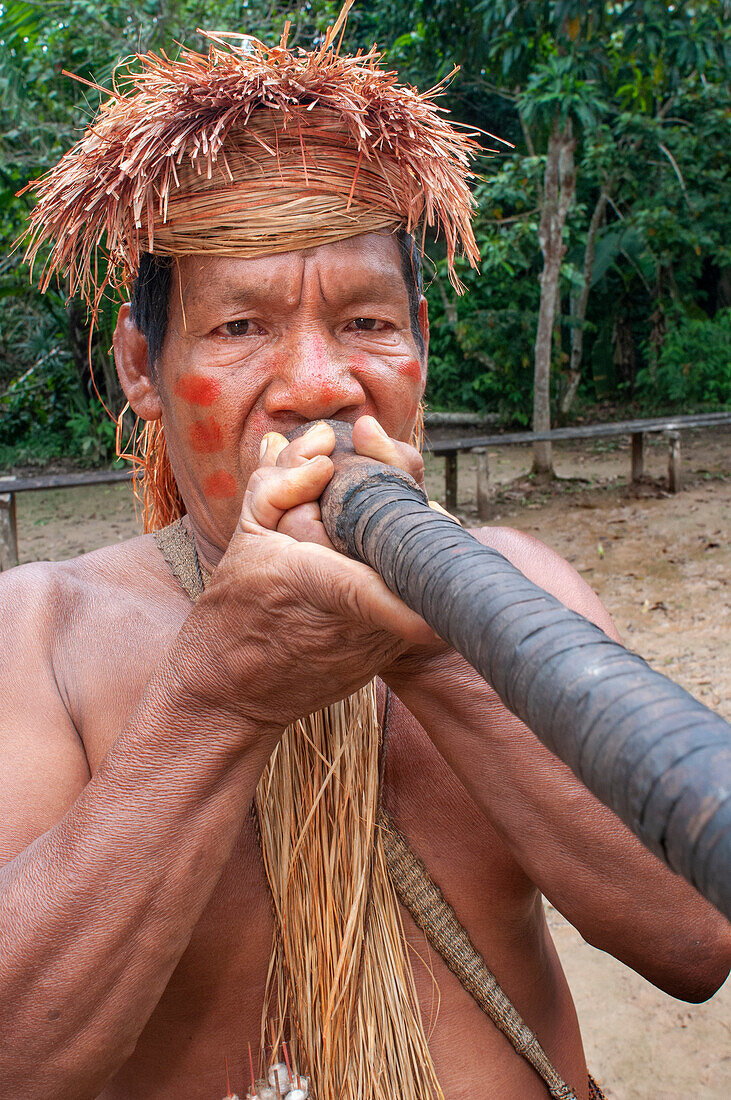 Hunting blow dart, Yagua Indians living a traditional life near the Amazonian city of Iquitos, Peru.