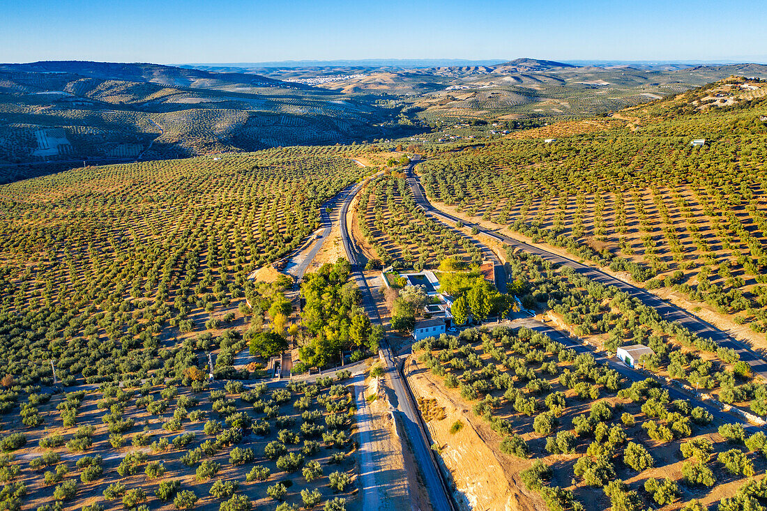 Die Via Verde, eine stillgelegte Olivenöl-Eisenbahnlinie, heute ein Wander- und Radweg bei Zuheros in der Sierra Subbetica, Andalusien, Spanien