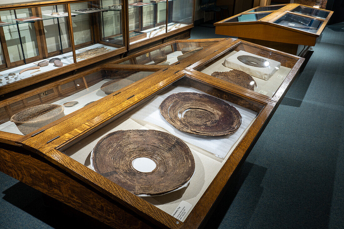 1000 Jahre alte Korbwaren der Fremont-Kultur der amerikanischen Ureinwohner im USU Eastern Prehistoric Museum in Price, Utah